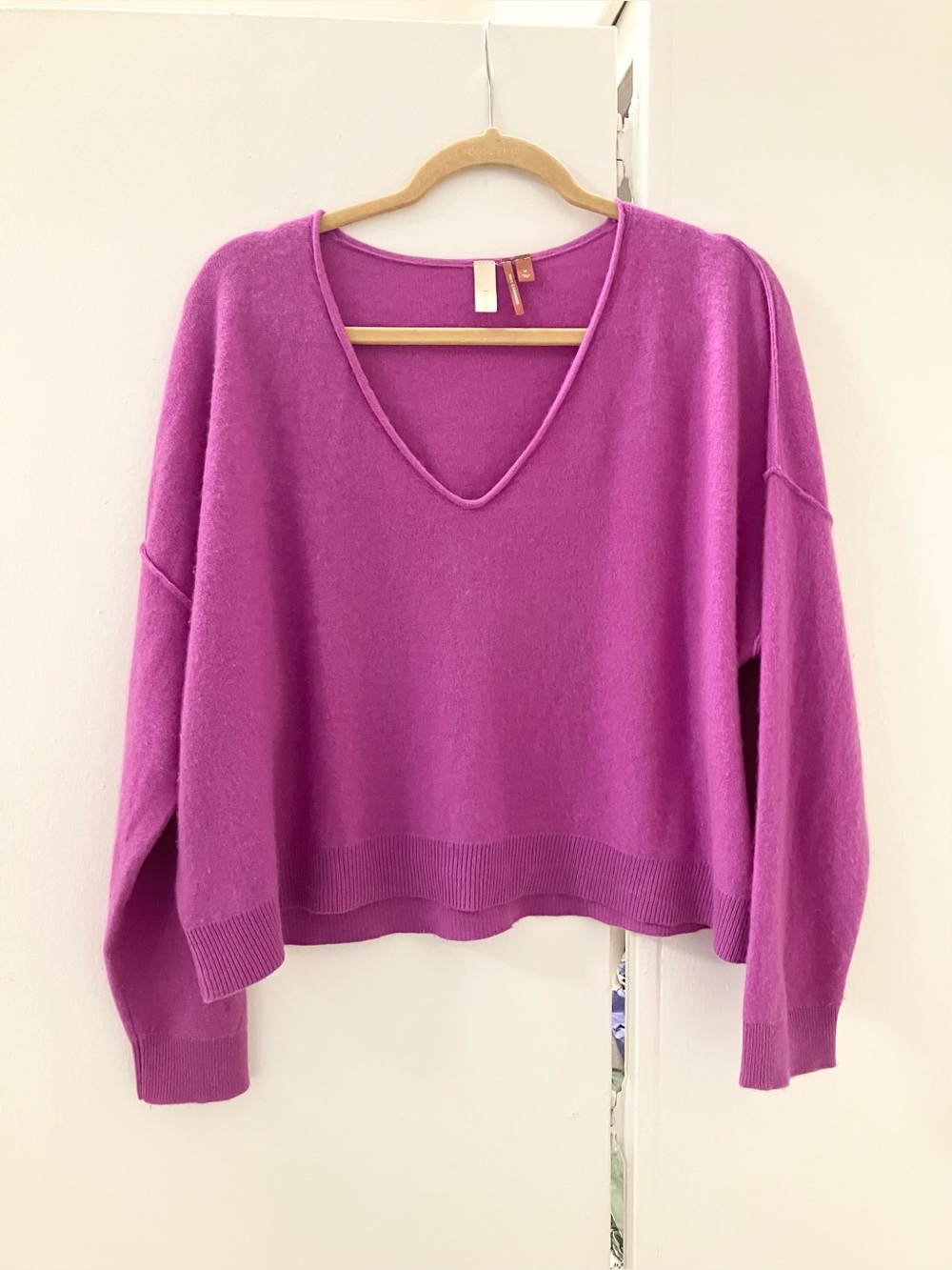 Anthropologie Pilcro 100% Cashmere Sweater Purple Violet Orchid V-Neck Sz M.